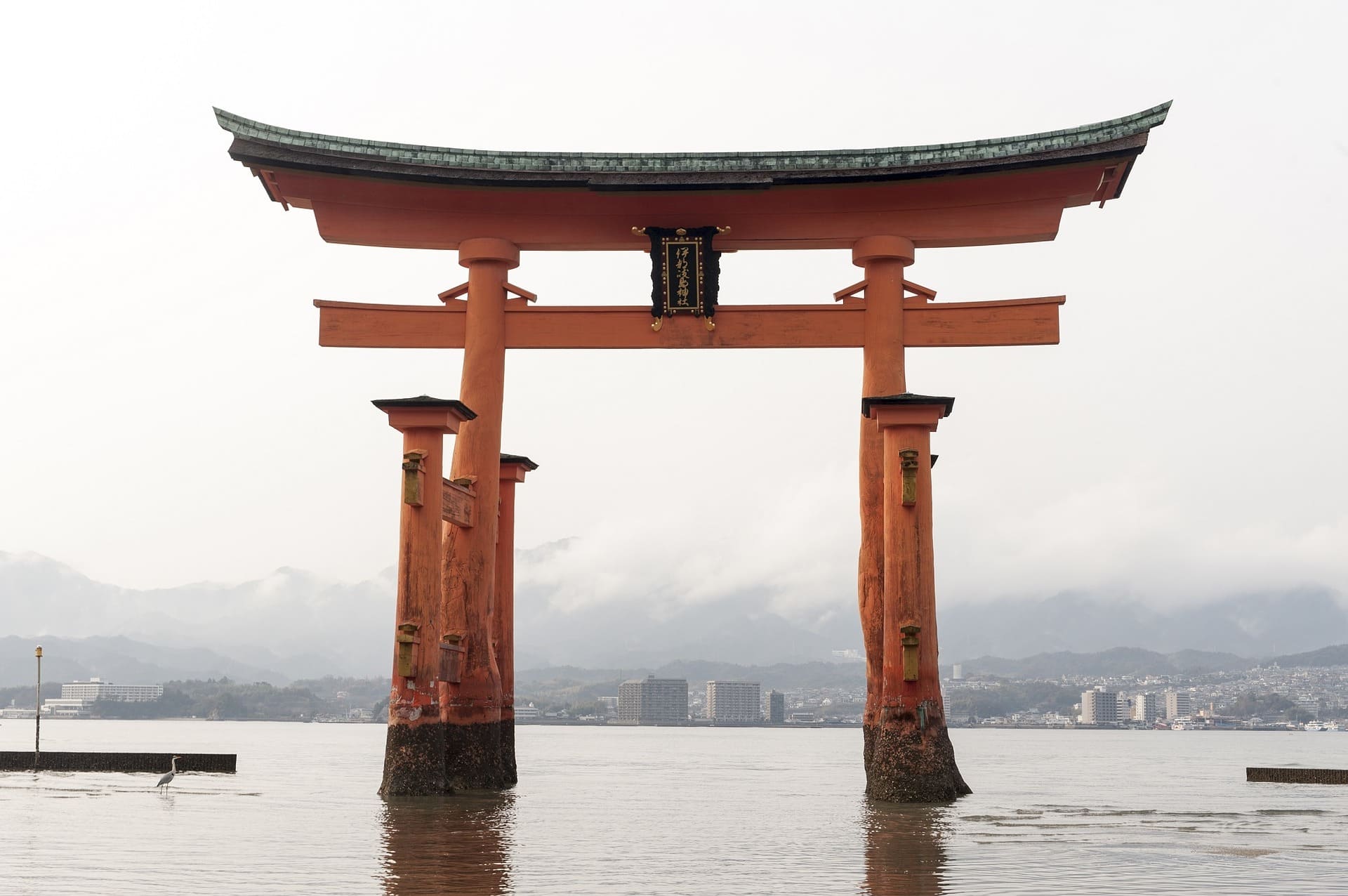 Itsukushima Shrine is one of the most popular tourist attractions. Golive Japan moving and bureaucracy services.