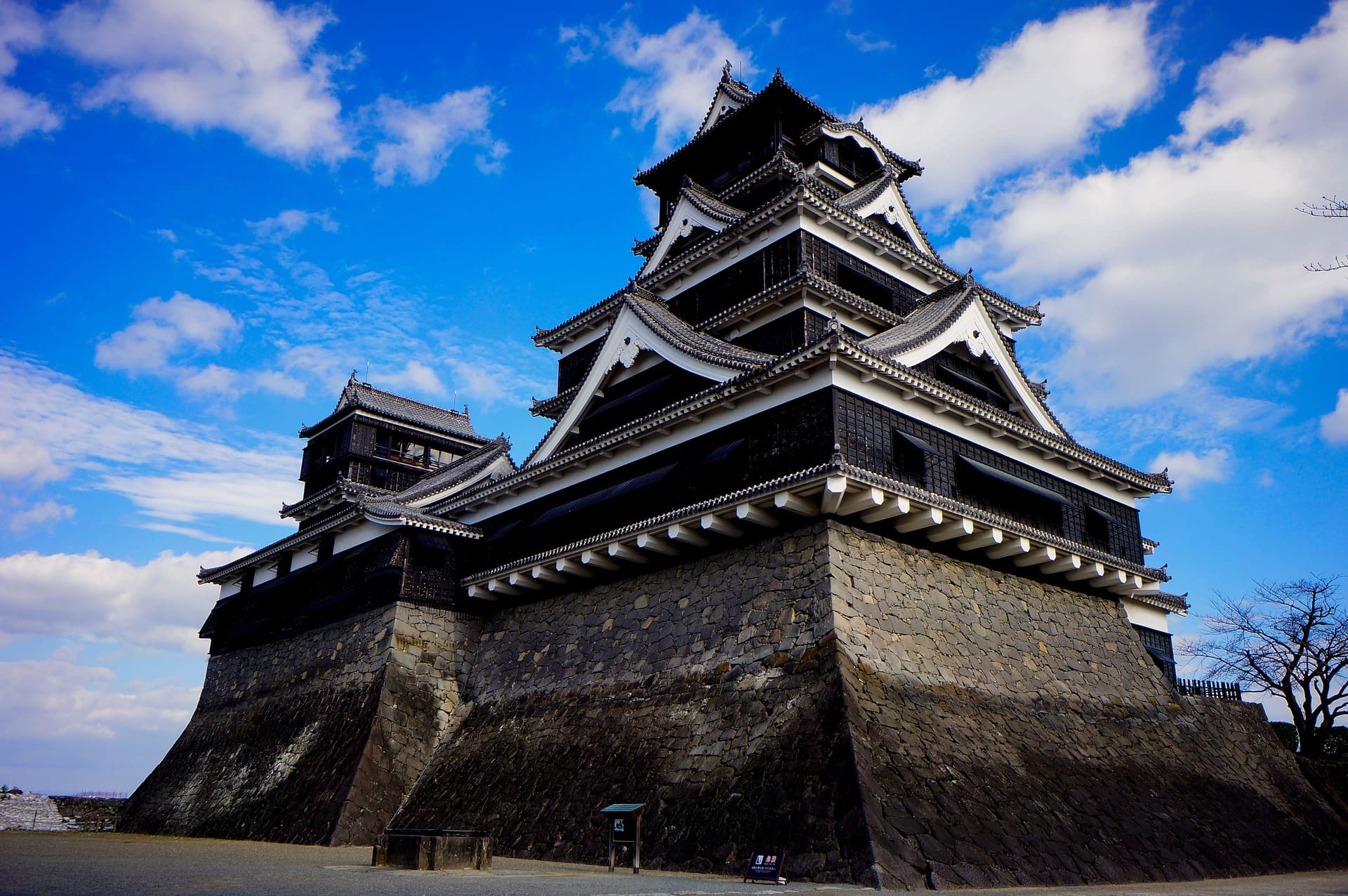 A typical Japan Temple. Golive Japan moving and bureaucracy services.